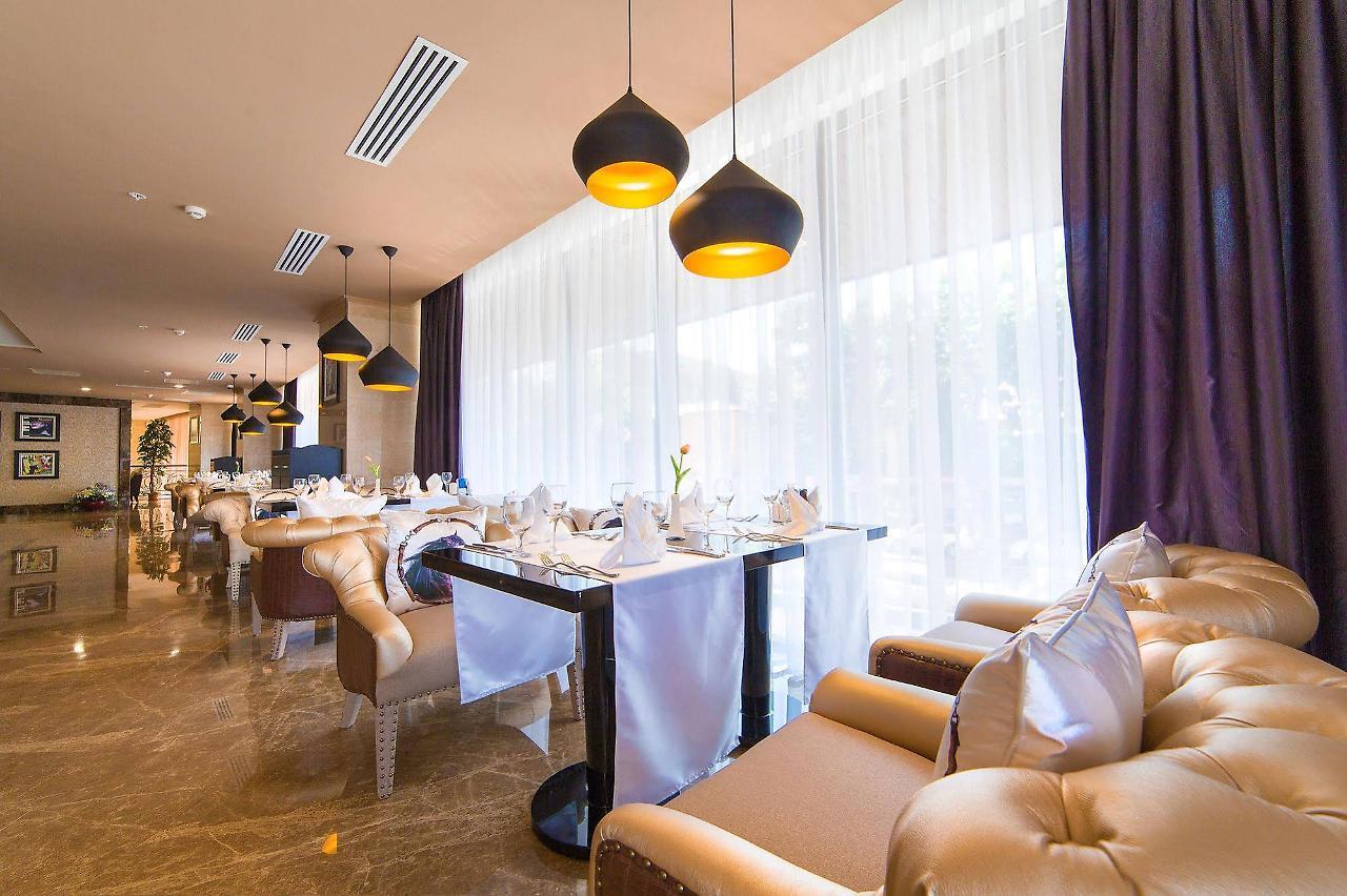 Shera Inn Hotel Alma-Ata Exteriör bild