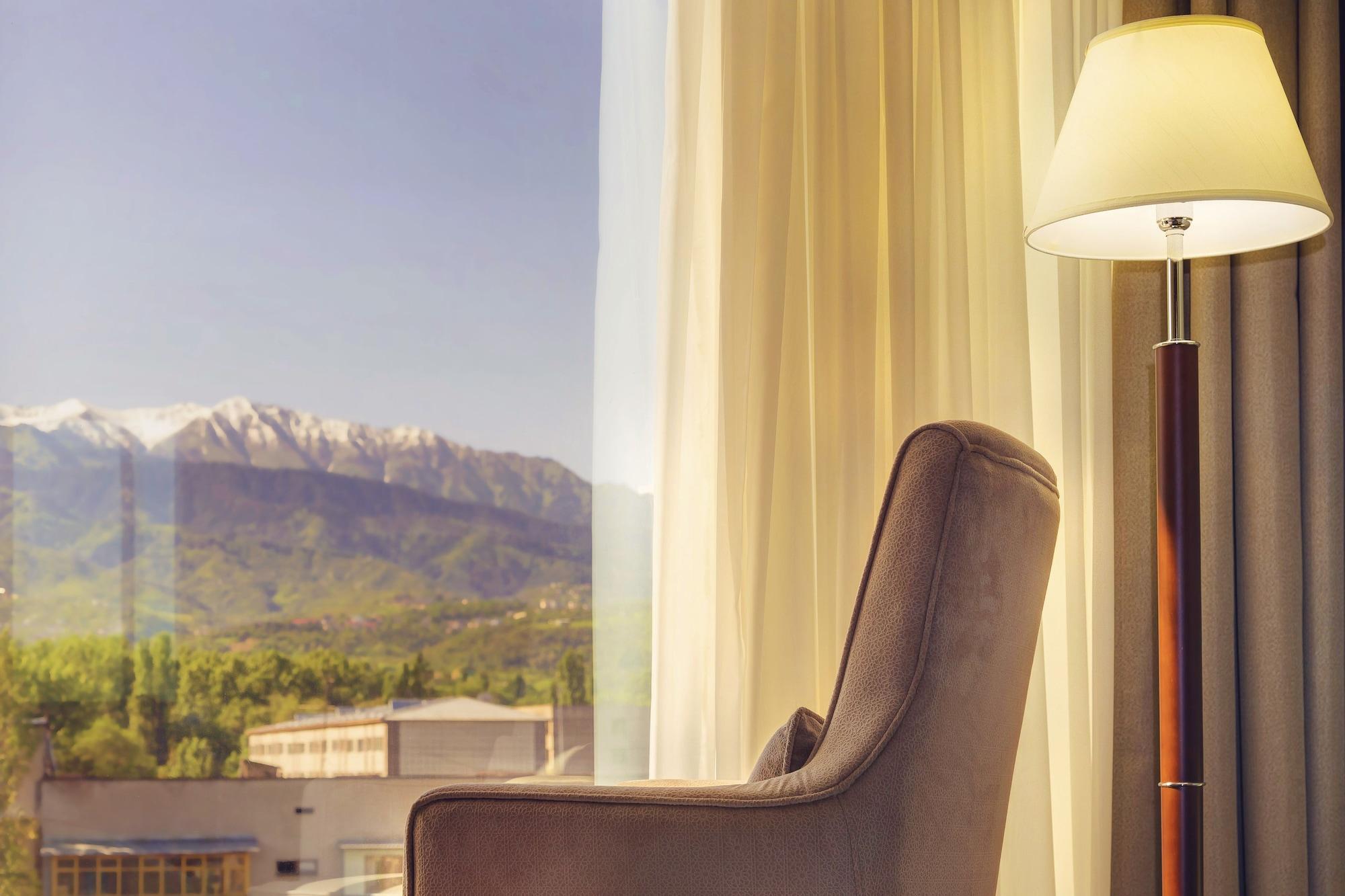 Shera Inn Hotel Alma-Ata Exteriör bild