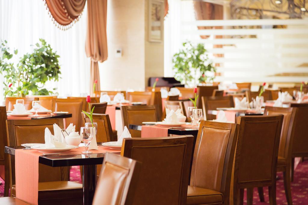 Shera Inn Hotel Alma-Ata Exteriör bild