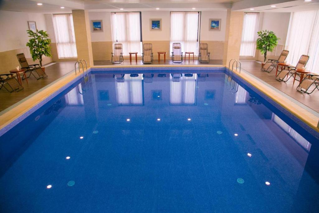 Shera Inn Hotel Alma-Ata Exteriör bild
