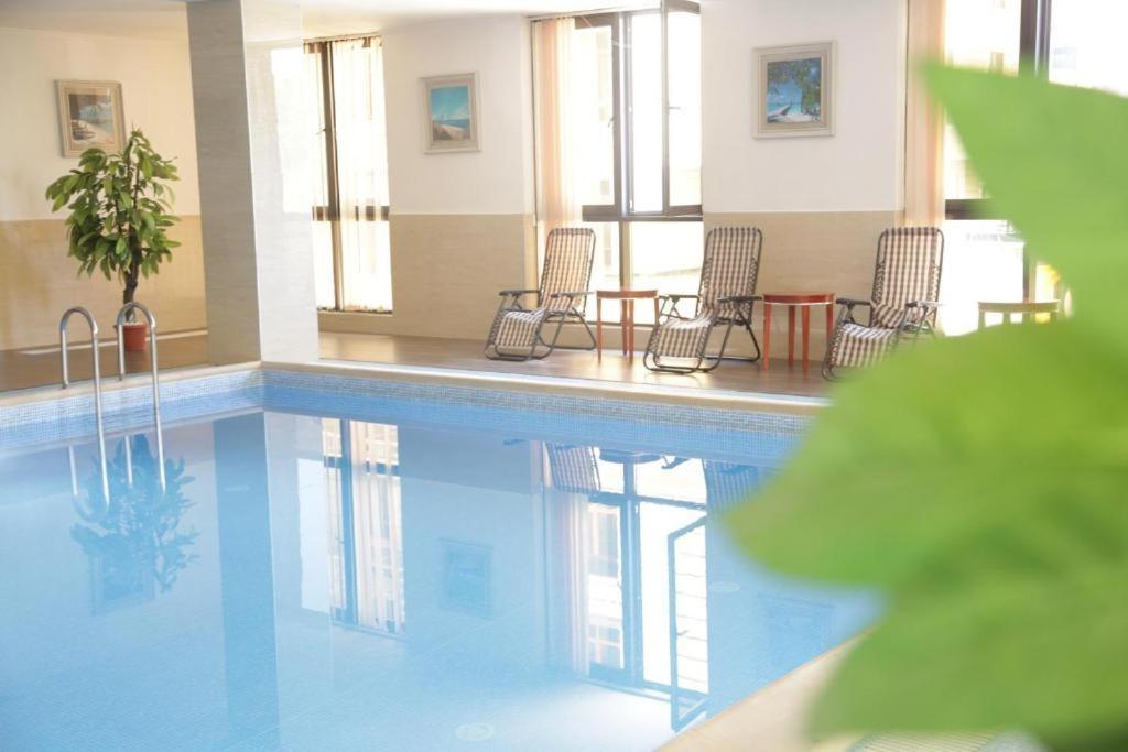 Shera Inn Hotel Alma-Ata Exteriör bild